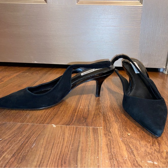 STEVE MADDEN KITTEN HEEL: super chic black suede sling back heel - Picture 3 of 3